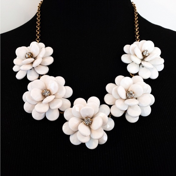 J. Crew Vintage White Flower & Rhinestone Crystal Gold Statement Necklace Rare - Picture 2 of 14